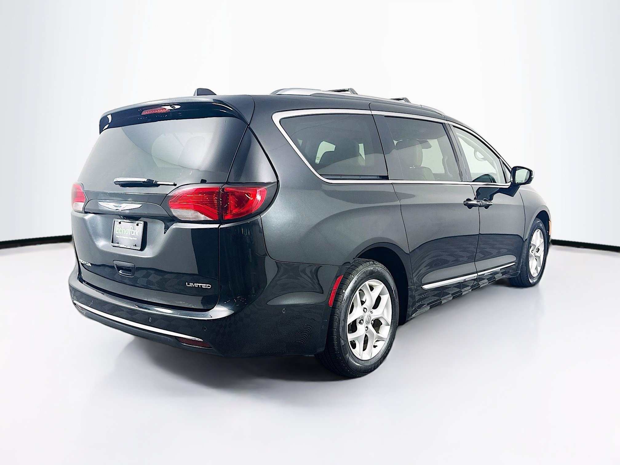 Used 2020 Chrysler Pacifica Limited w/ Advanced Safetytec Group FWD image 9