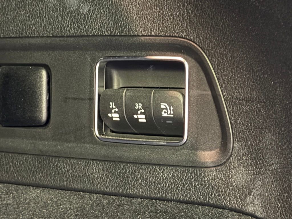 Used 2025 Mercedes-Benz GLS 450 4MATIC image 14