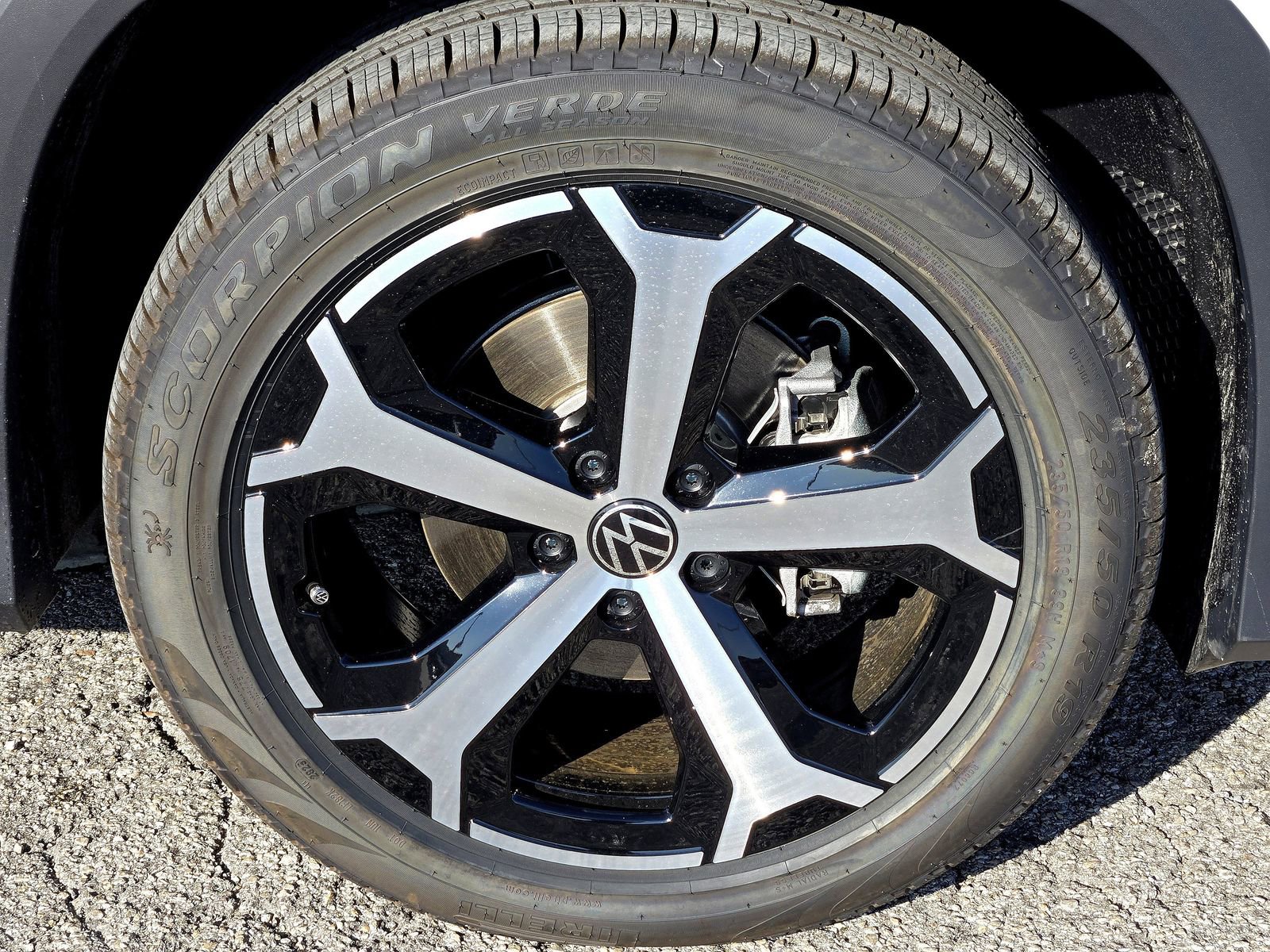 New 2026 Volkswagen Tiguan SE image 8