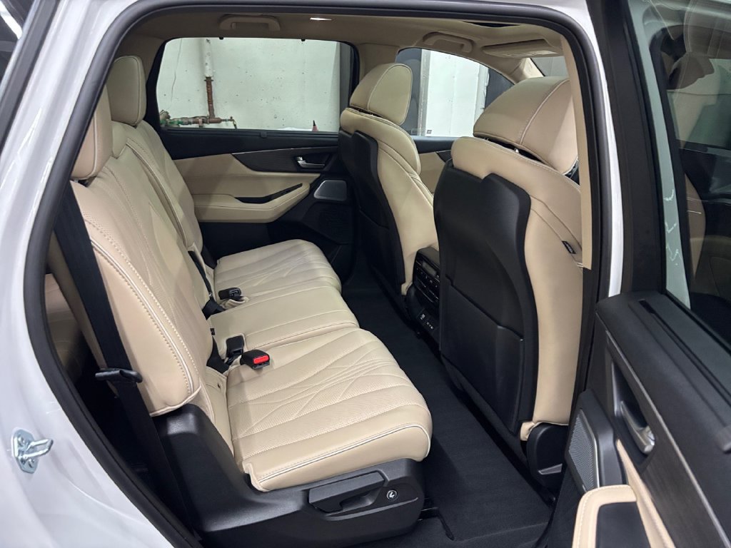 Certified 2025 Acura MDX w/ Advance Package AWD/4WD image 18