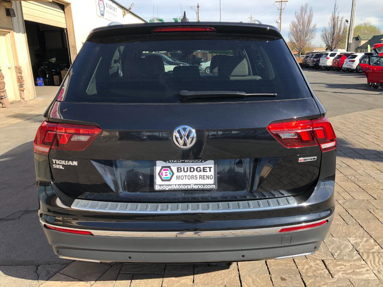 Used 2019 Volkswagen Tiguan SEL Premium image 3