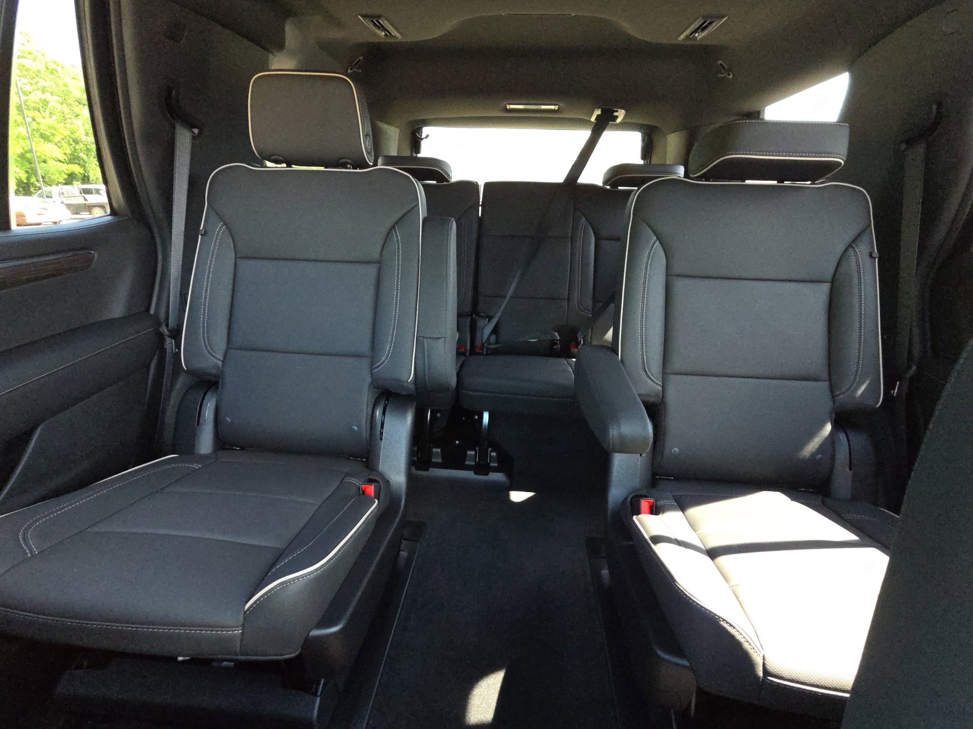 New 2026 Chevrolet Tahoe Premier w/ Sun And Tow Package AWD/4WD image 25
