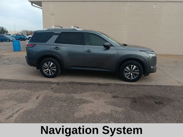 Used 2023 Nissan Pathfinder SL image 3