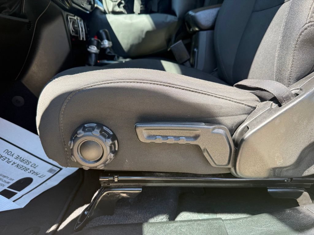 Used 2022 Jeep Wrangler Unlimited Sport AWD/4WD image 25