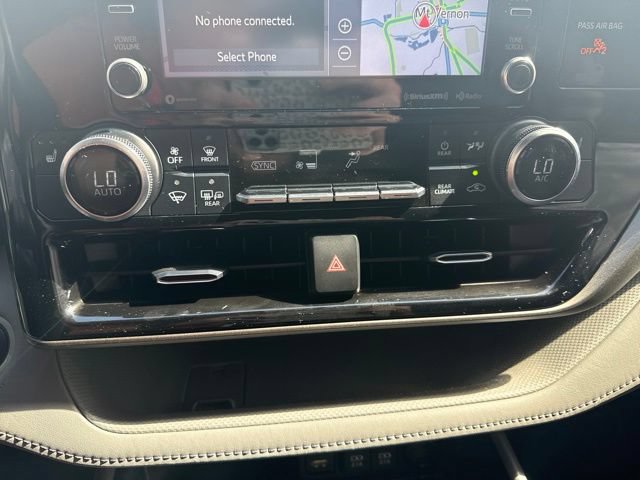 Used 2020 Toyota Highlander XLE w/ Protection Package #3 AWD/4WD image 28
