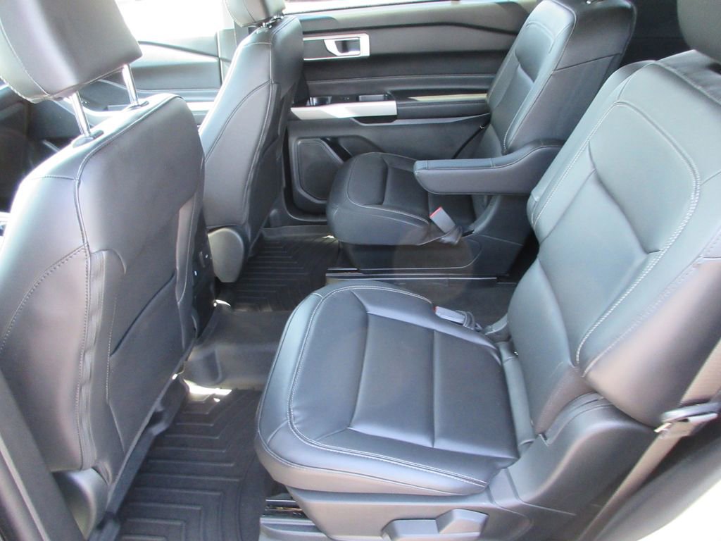 Used 2023 Ford Explorer XLT w/ Equipment Group 202A AWD/4WD image 15
