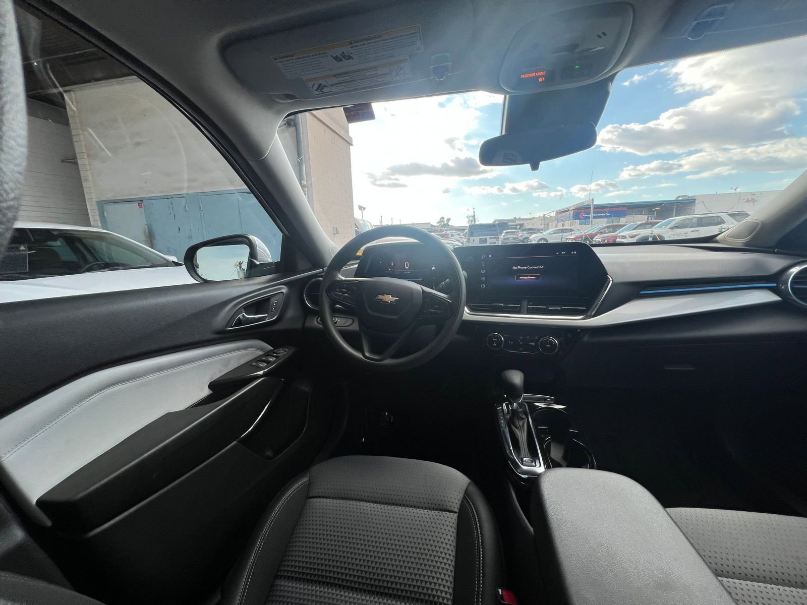 Used 2025 Chevrolet Trax LT FWD image 34