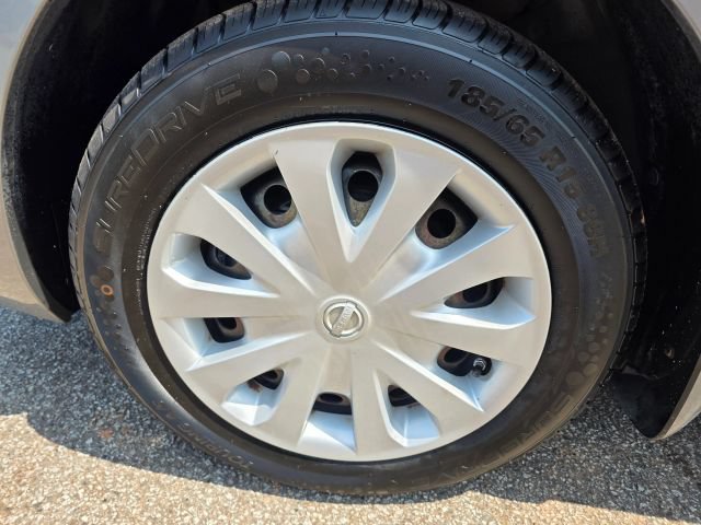 Used 2012 Nissan Versa S FWD image 9