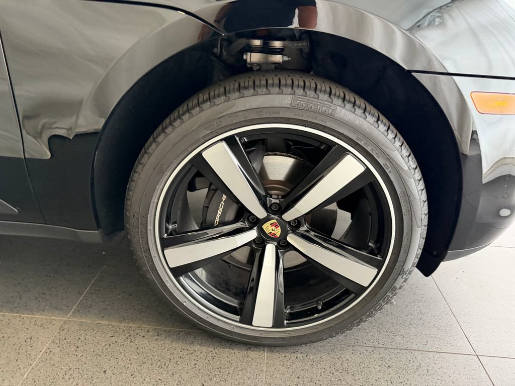 Certified 2026 Porsche Macan AWD/4WD image 13
