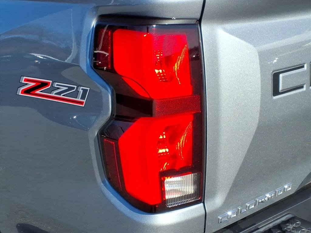 Used 2025 Chevrolet Colorado Z71 w/ Technology Package image 8