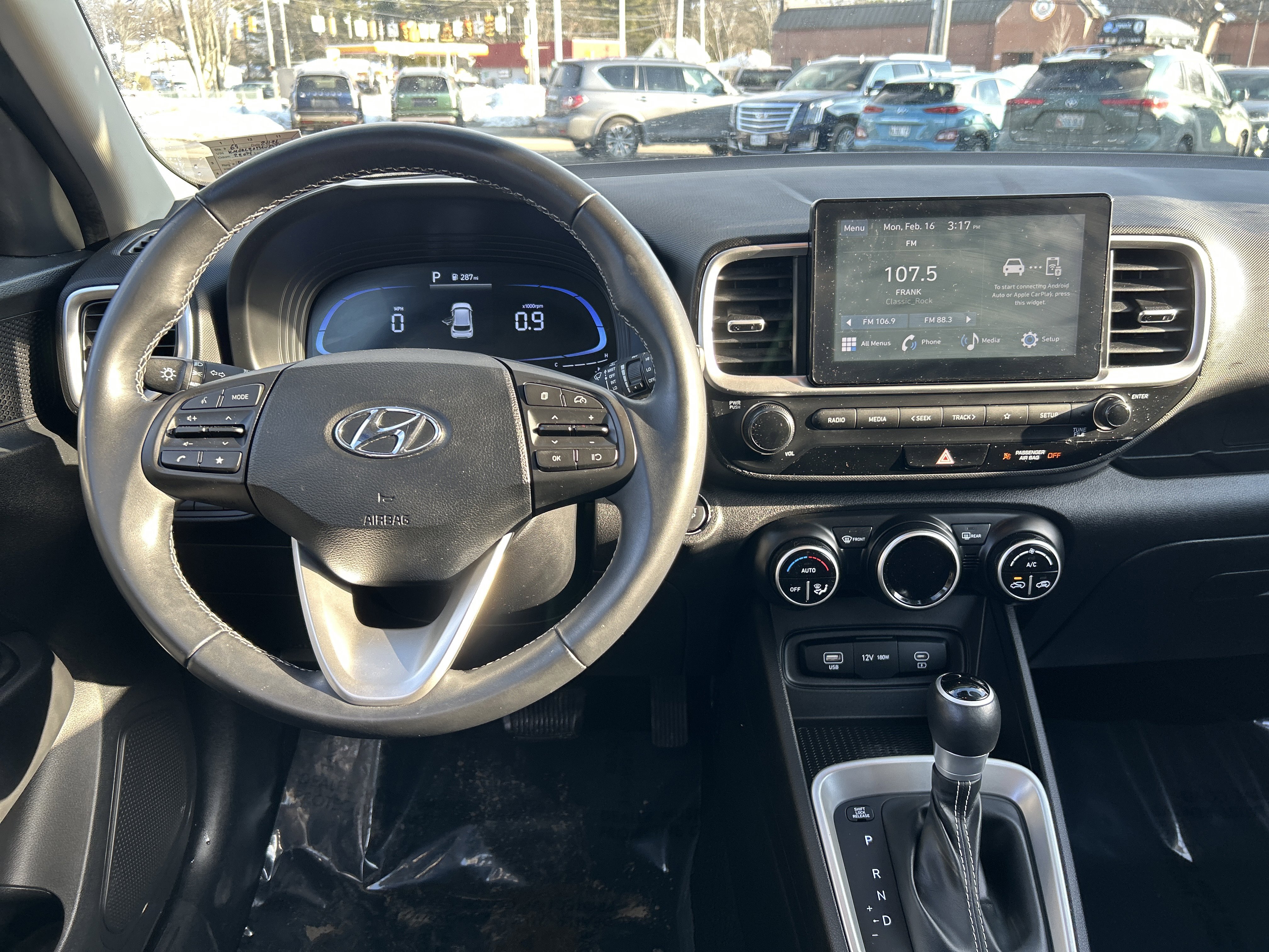 Certified 2024 Hyundai Venue SEL image 19