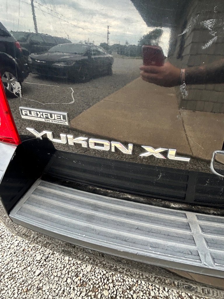 Used 2011 GMC Yukon XL SLT w/ SLT-2 Equipment Package image 17