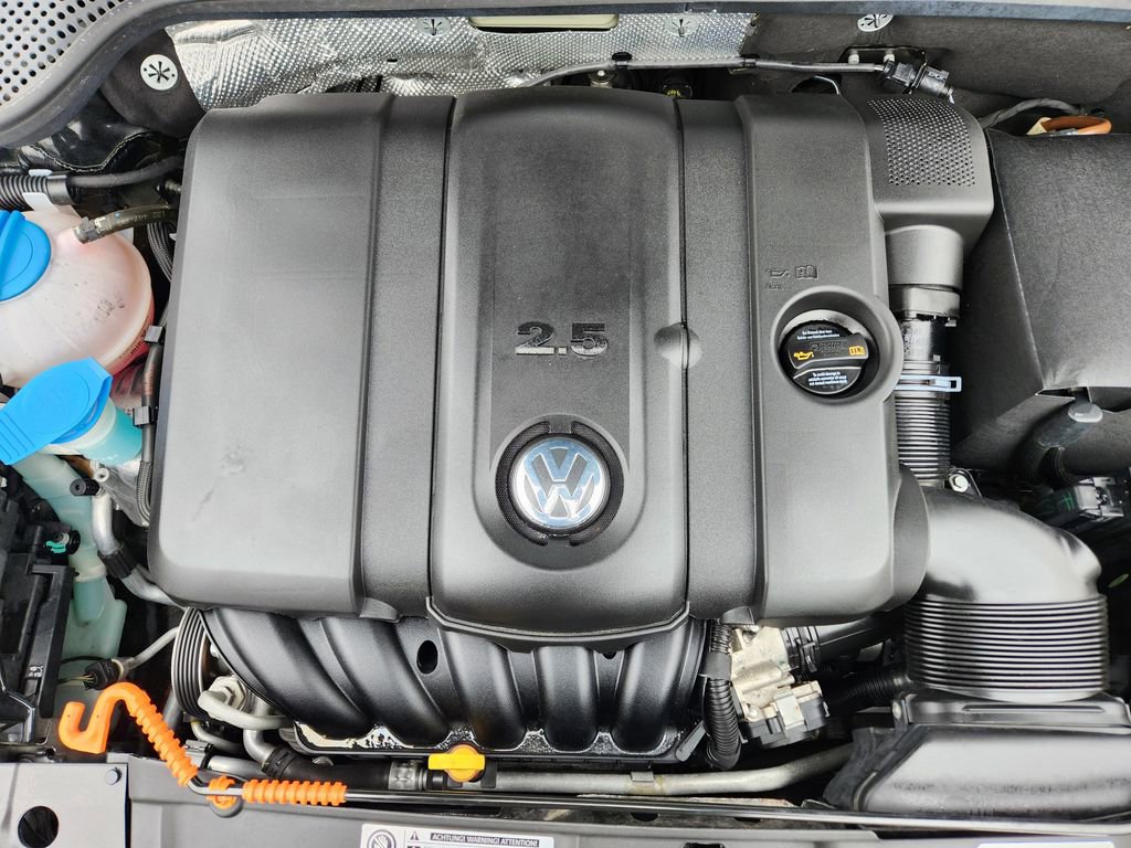 Used 2013 Volkswagen Beetle 2.5 image 9