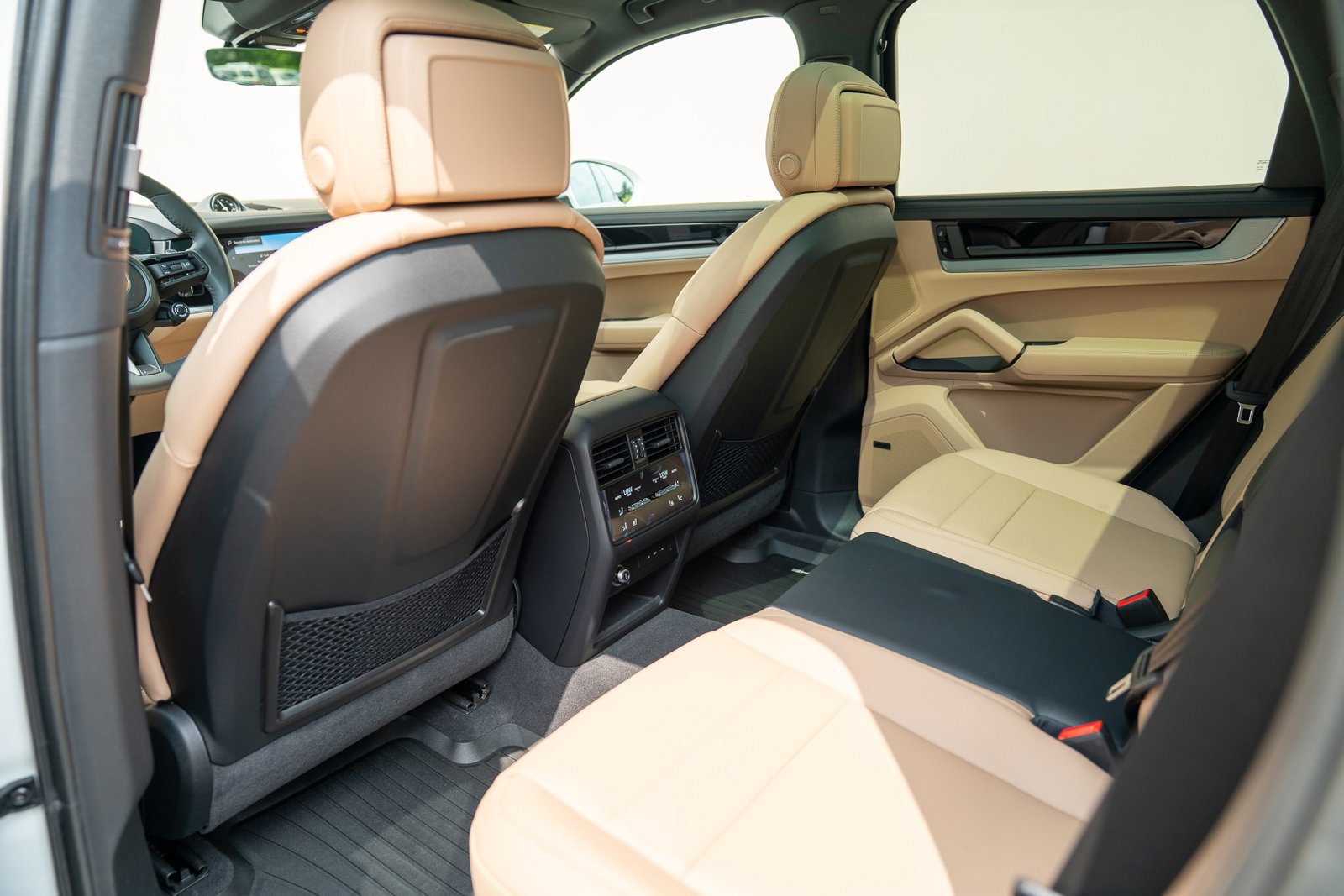Used 2025 Porsche Cayenne image 21