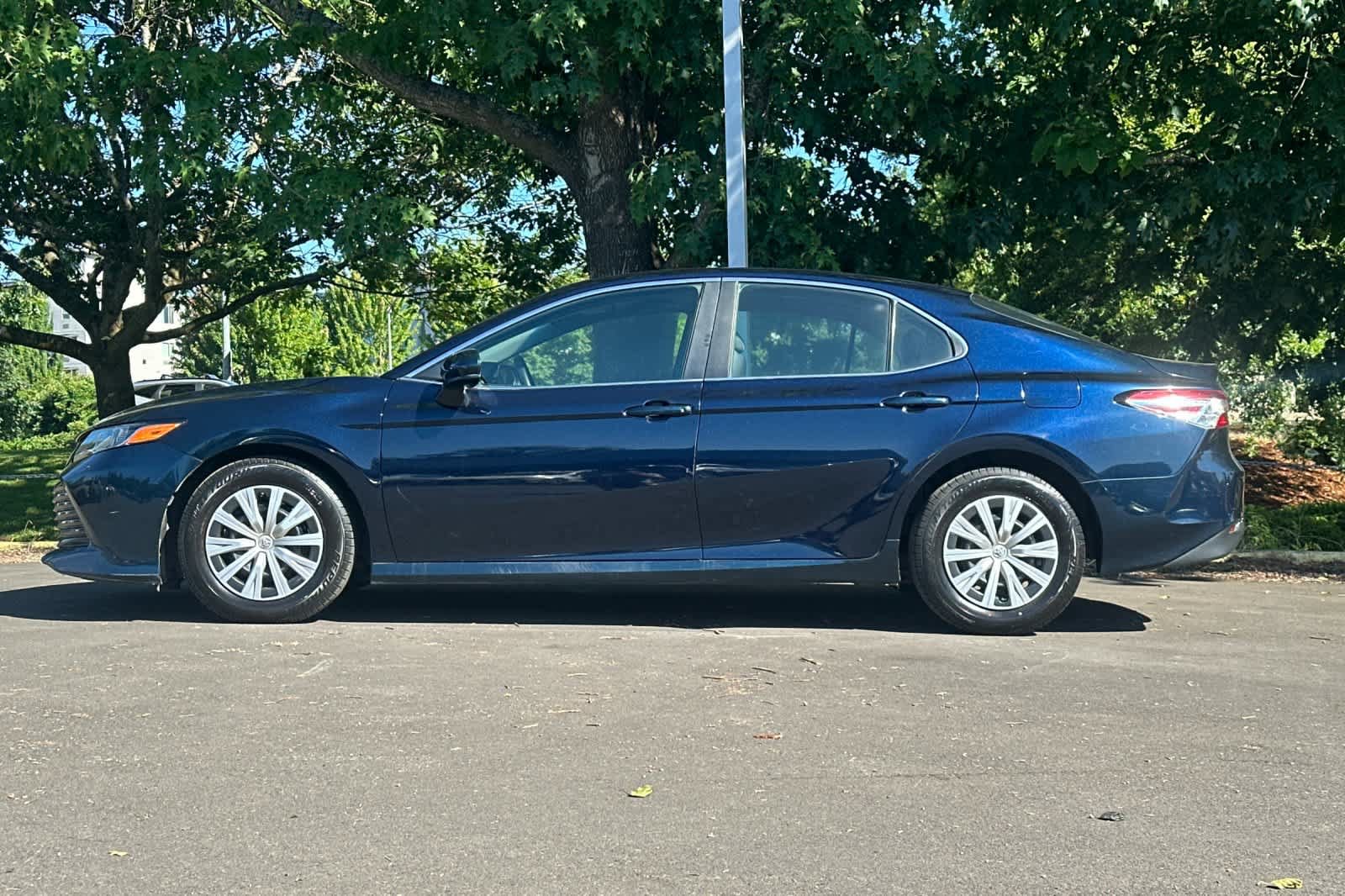 Used 2018 Toyota Camry FWD image 5