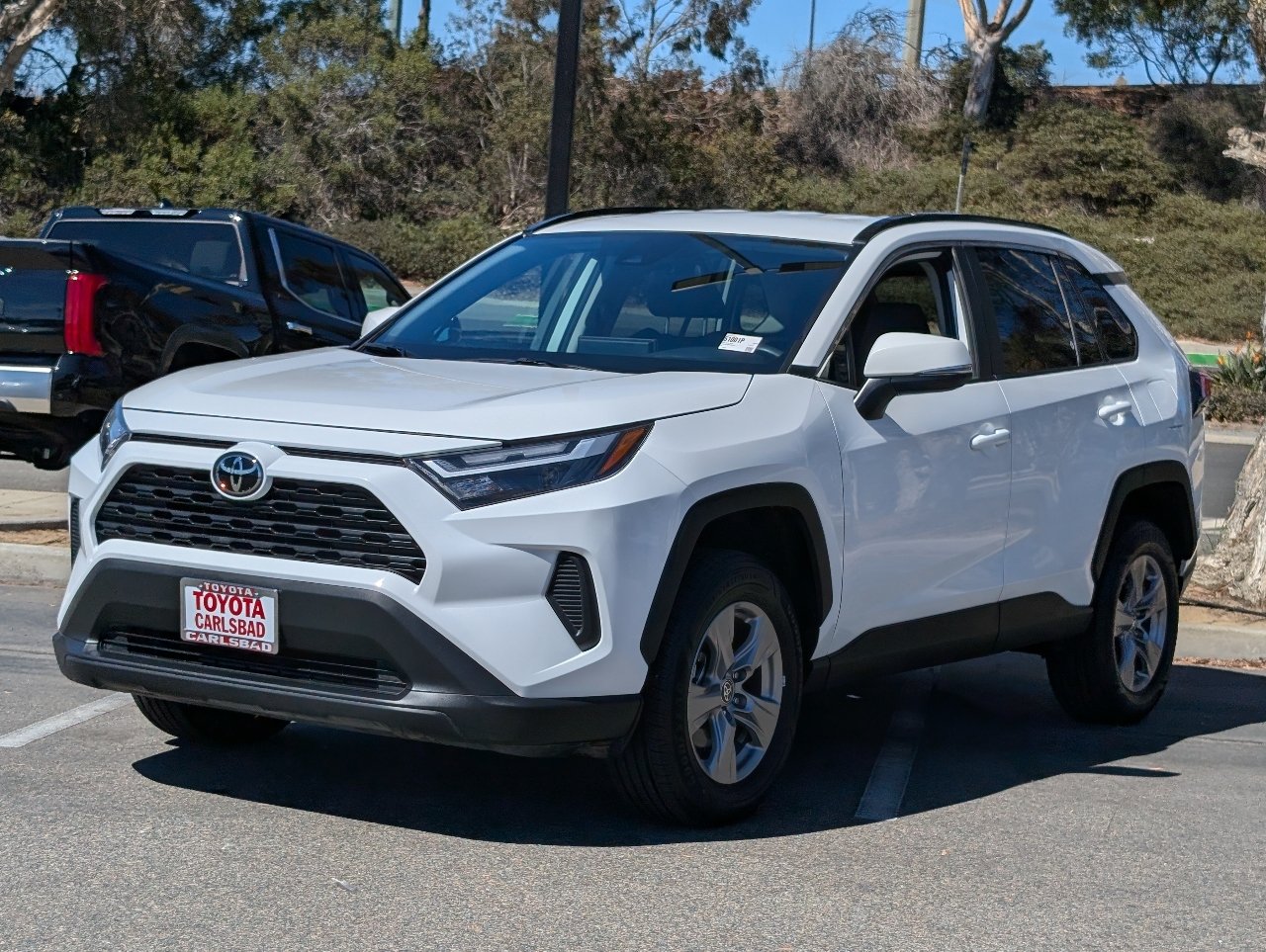 Used 2025 Toyota RAV4 XLE FWD image 11