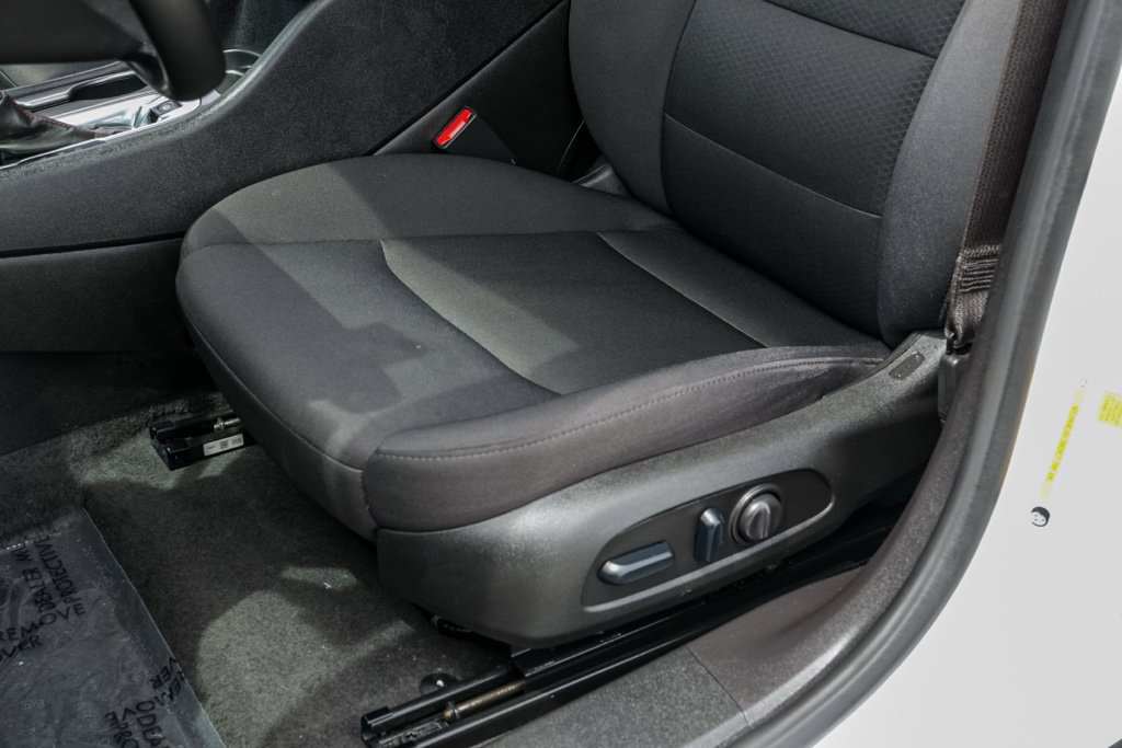 Used 2025 Chevrolet Malibu RS FWD image 19