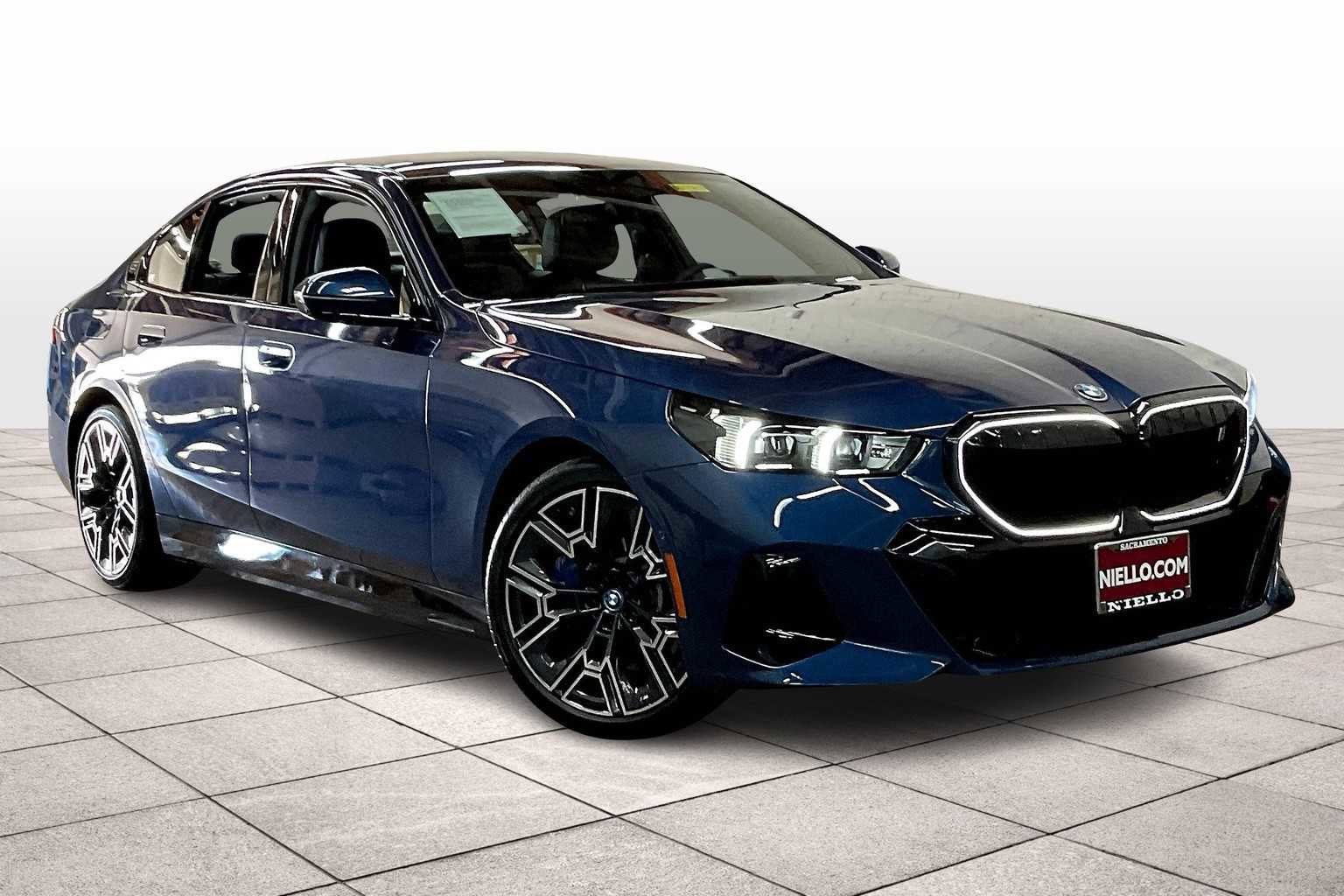 Used 2025 BMW i5 xDrive40 w/ Executive Package image 2