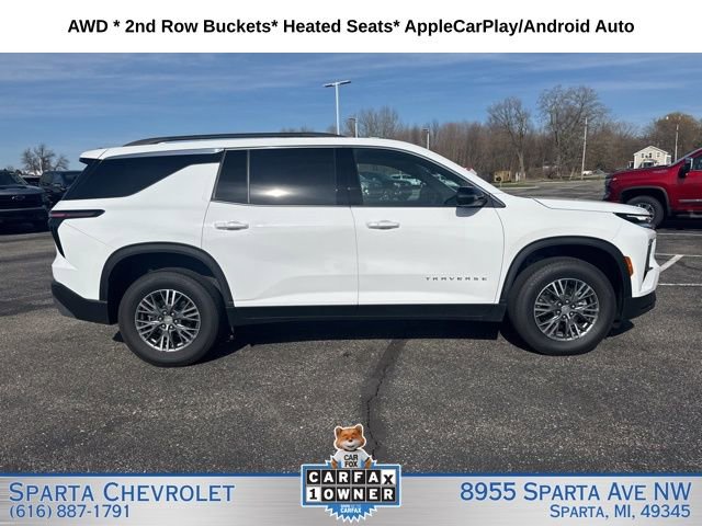 Used 2025 Chevrolet Traverse LT image 2