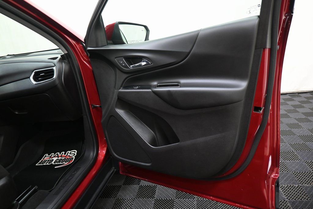 Used 2019 Chevrolet Equinox LT w/ Driver Convenience Package image 32