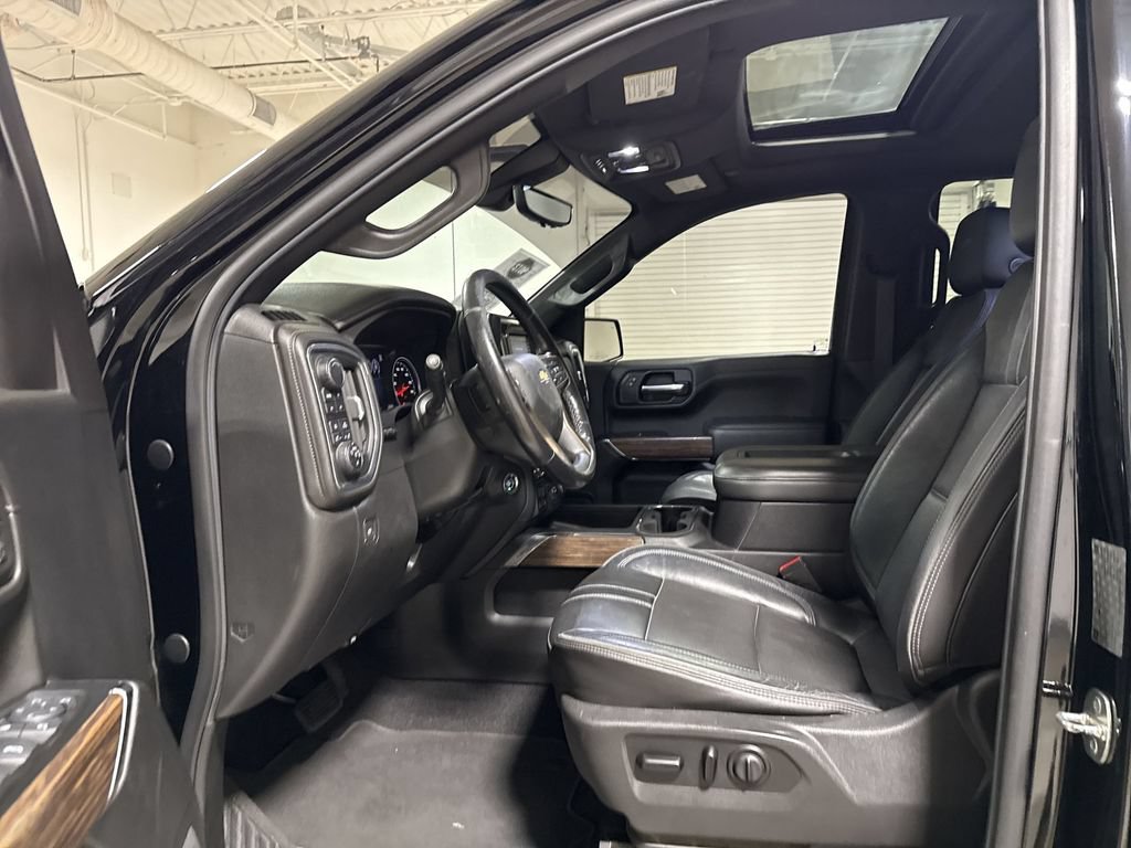 Used 2019 Chevrolet Silverado 1500 High Country w/ Technology Package AWD/4WD image 21