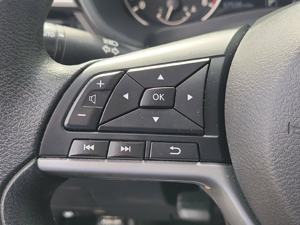 Used 2025 Nissan Altima 2.5 SV FWD image 25