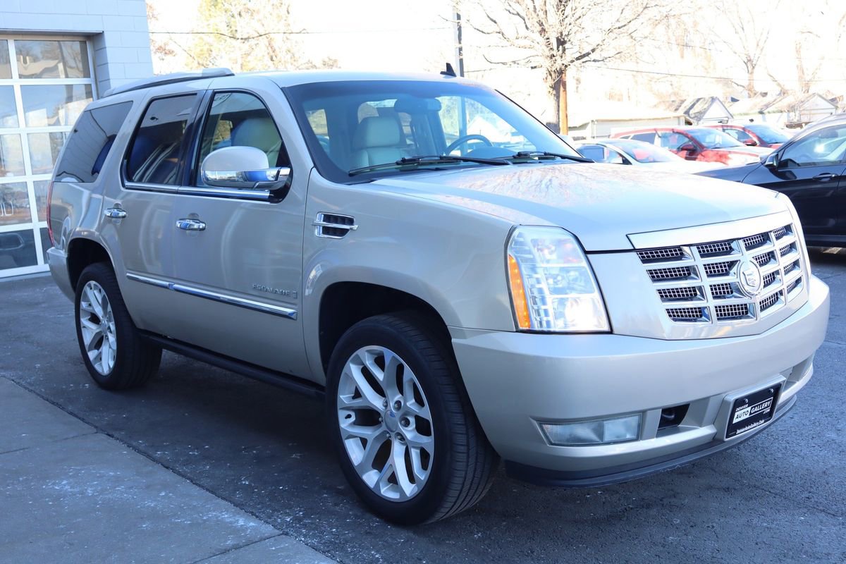 Used 2007 Cadillac Escalade AWD w/ Information Package image 6