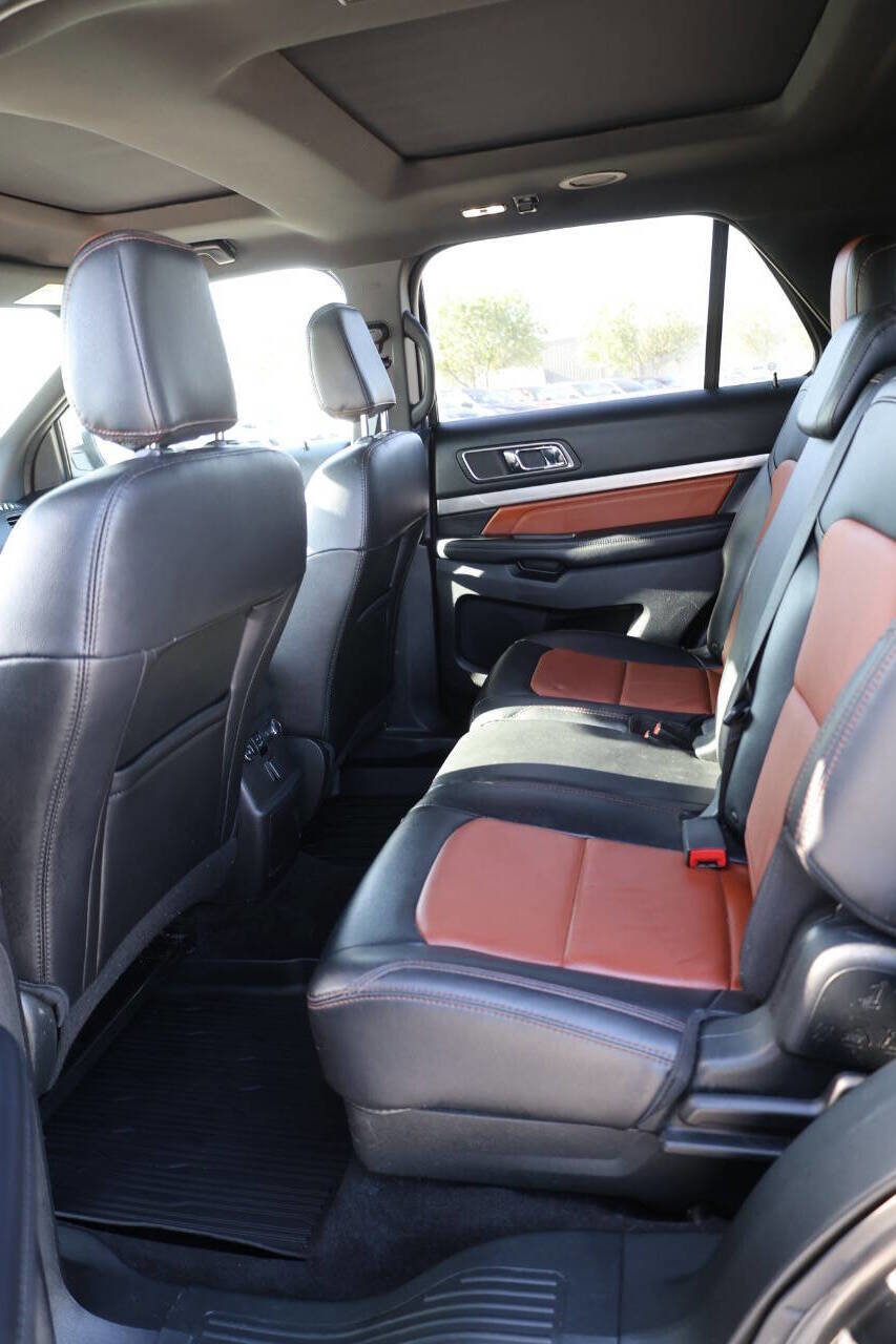 Used 2019 Ford Explorer XLT w/ Equipment Group 202A AWD/4WD image 16