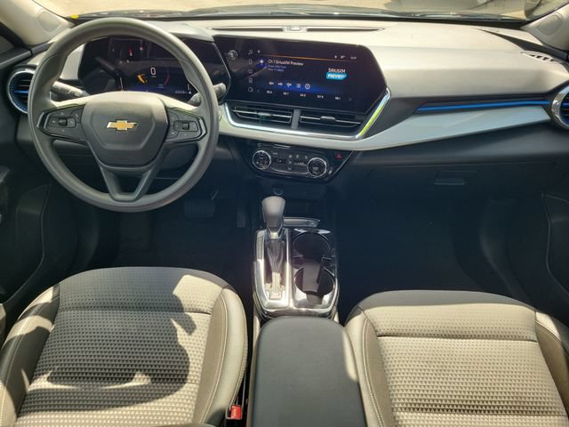 Used 2025 Chevrolet Trax LT FWD image 11