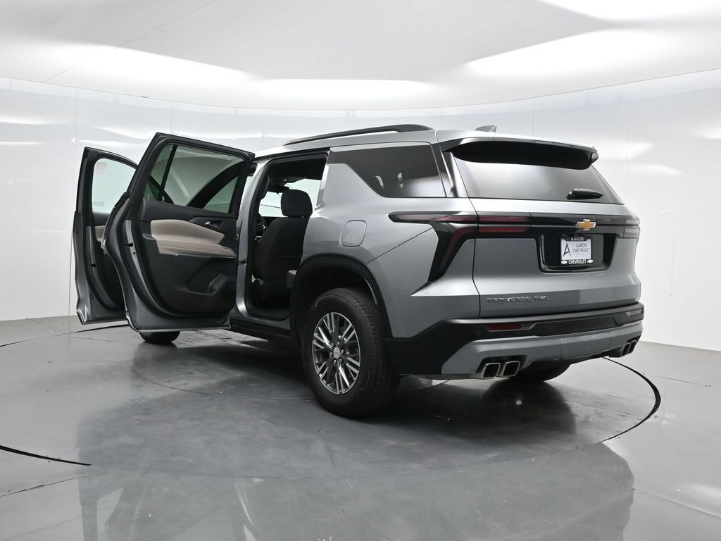 Used 2025 Chevrolet Traverse LT AWD/4WD image 46