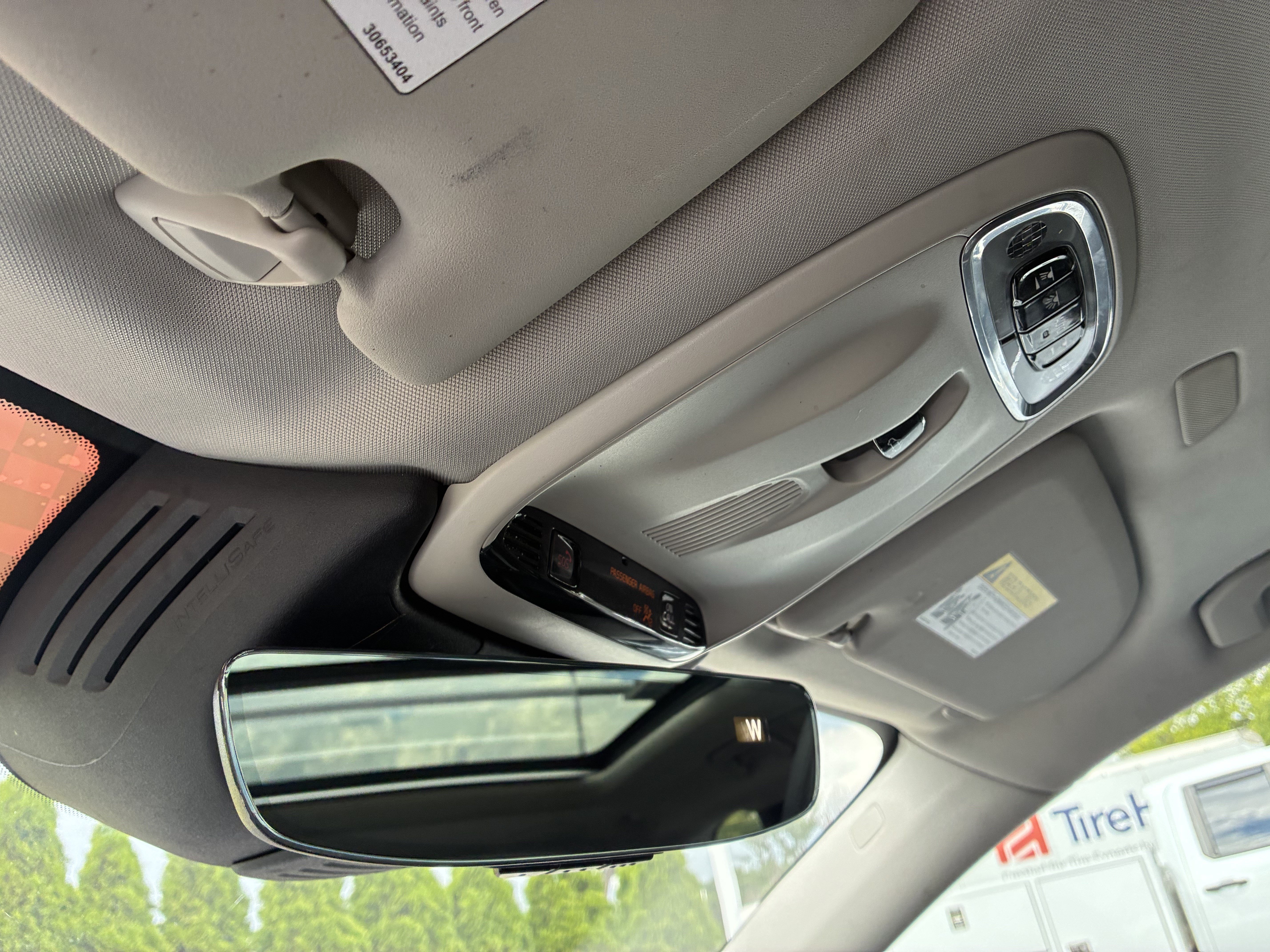 Used 2019 Volvo XC60 T5 Momentum w/ Multimedia Package AWD/4WD image 36