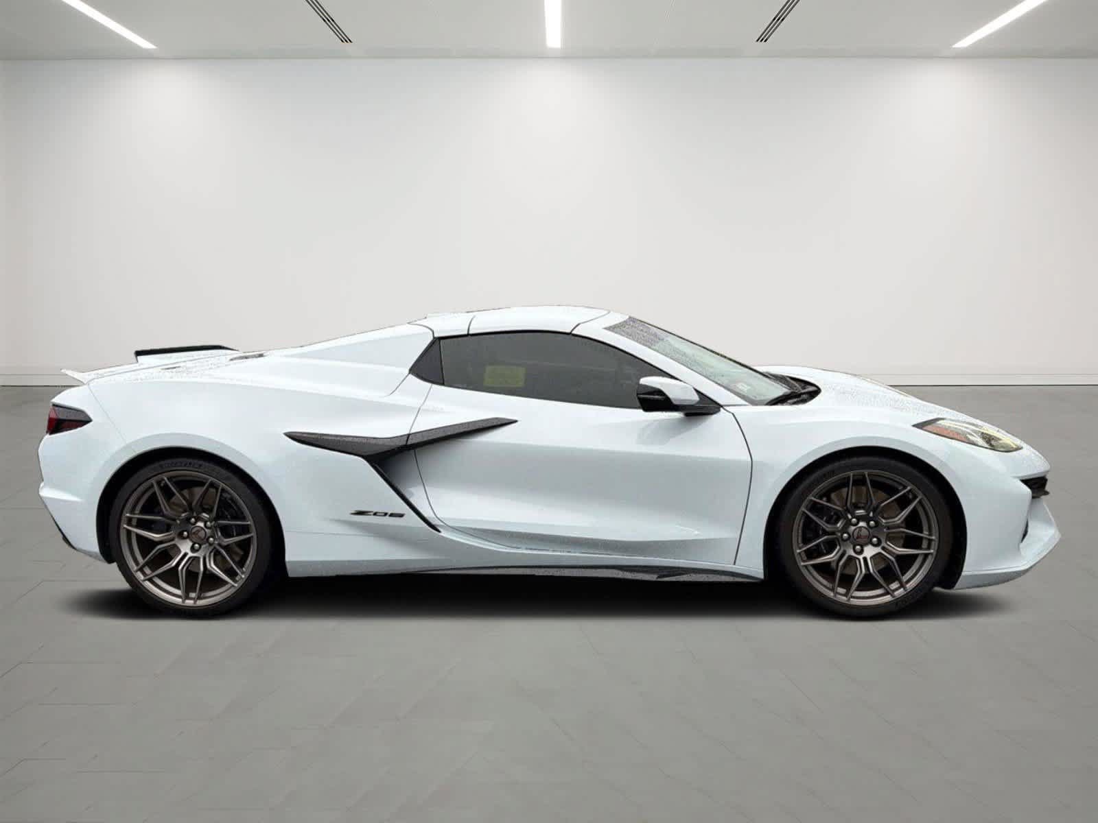 Used 2023 Chevrolet Corvette Z06 RWD image 5
