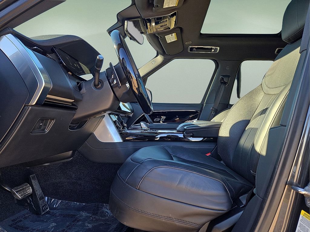 Used 2023 Land Rover Range Rover SE image 24
