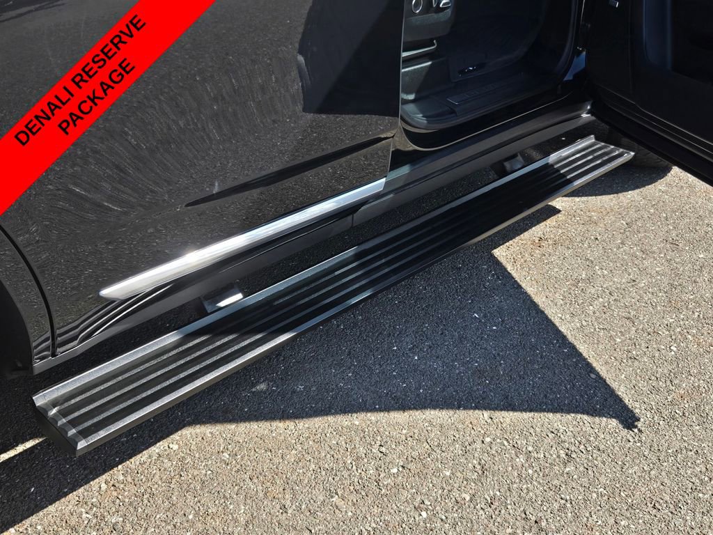 Used 2023 GMC Yukon Denali w/ Denali Reserve Package image 10