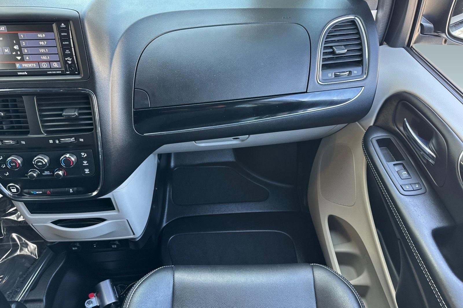 Used 2019 Dodge Grand Caravan SXT image 29