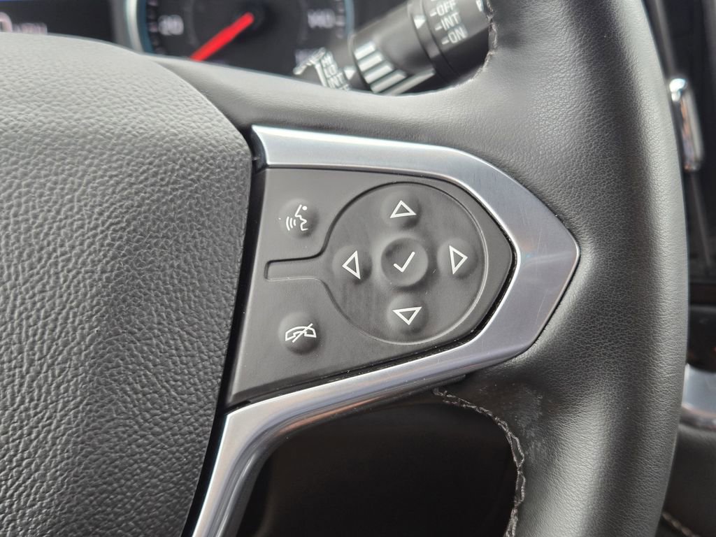 Used 2023 Chevrolet Traverse LT w/ Rear Camera Mirror Package FWD image 24