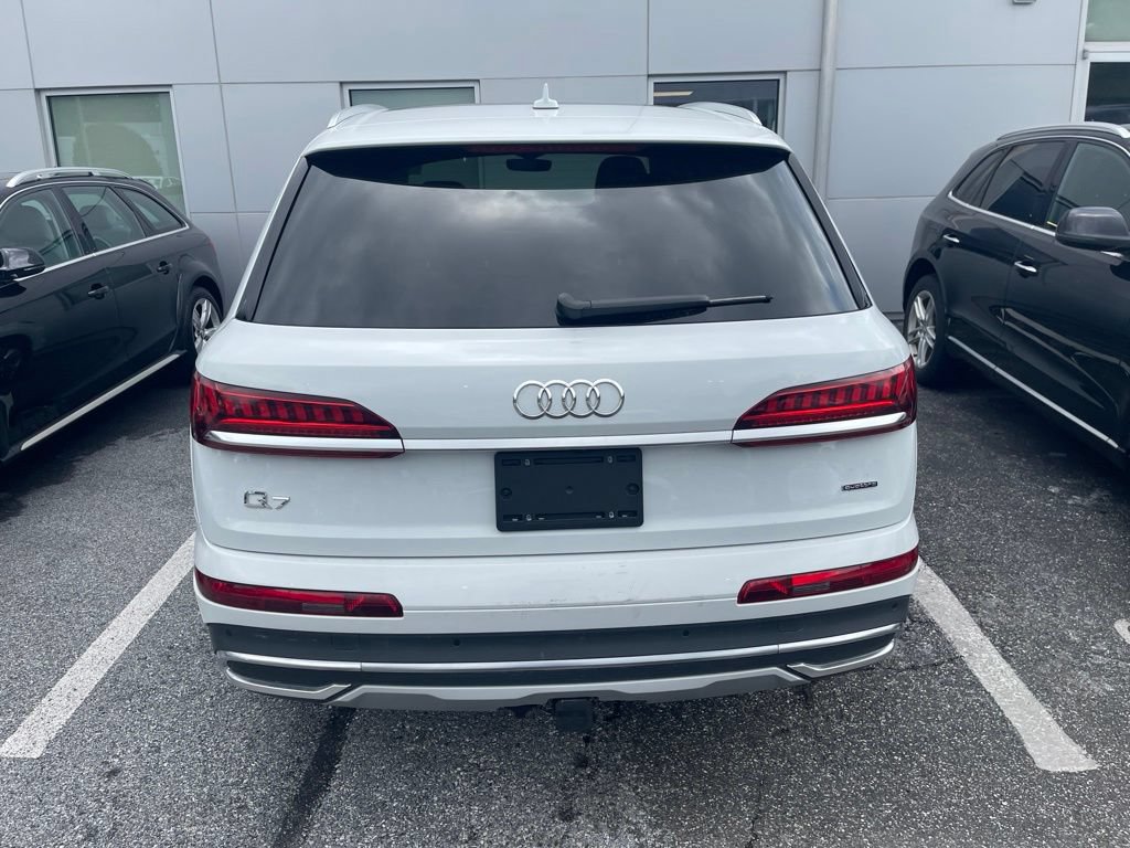 Used 2023 Audi Q7 2.0T Premium w/ Convenience Package AWD/4WD image 3