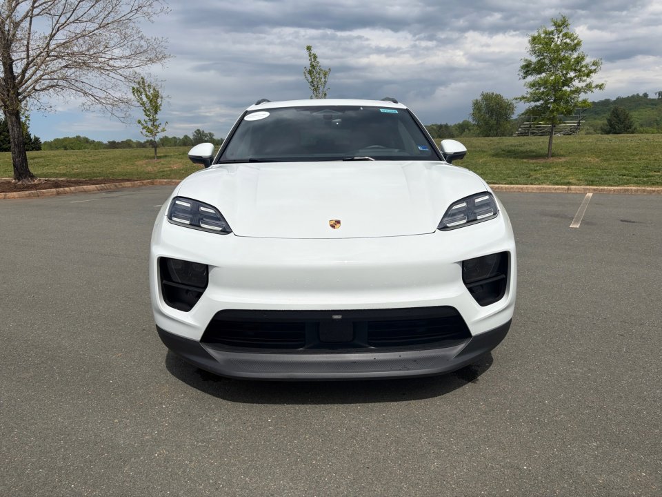 Certified 2025 Porsche Macan 4S Electric AWD/4WD image 10