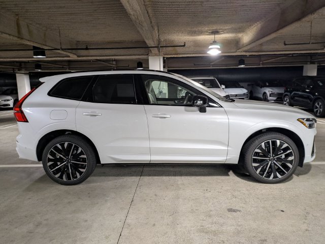 New 2026 Volvo XC60 B5 Ultra w/ Climate Package AWD/4WD image 2