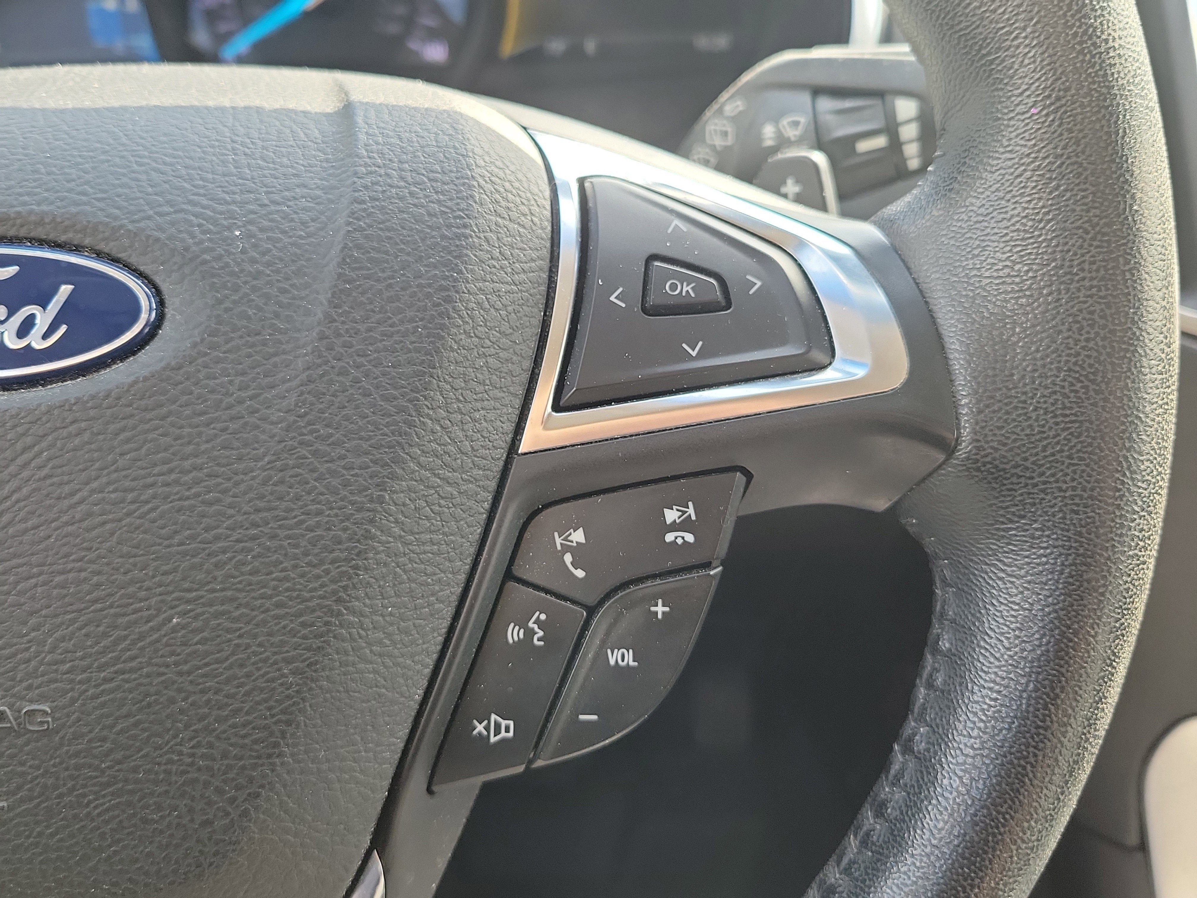 Used 2018 Ford Edge Titanium image 29