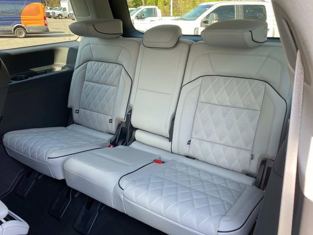 New 2026 Lincoln Navigator L Black Label AWD/4WD image 8