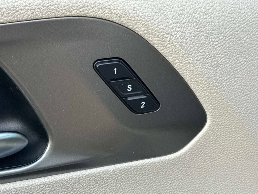 Used 2022 Chrysler Pacifica Touring-L FWD image 25