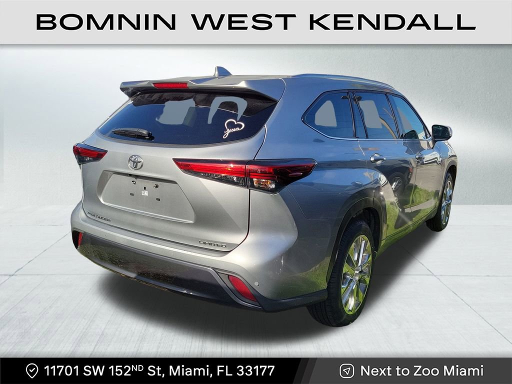 Used 2023 Toyota Highlander Limited image 4