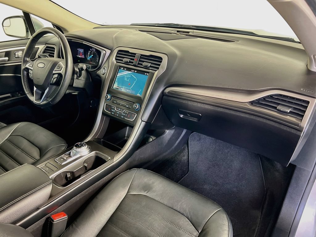 Used 2017 Ford Fusion Energi SE FWD image 29
