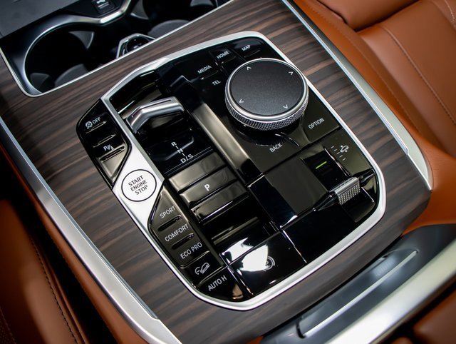 Used 2025 BMW X7 xDrive40i w/ Premium Package image 19