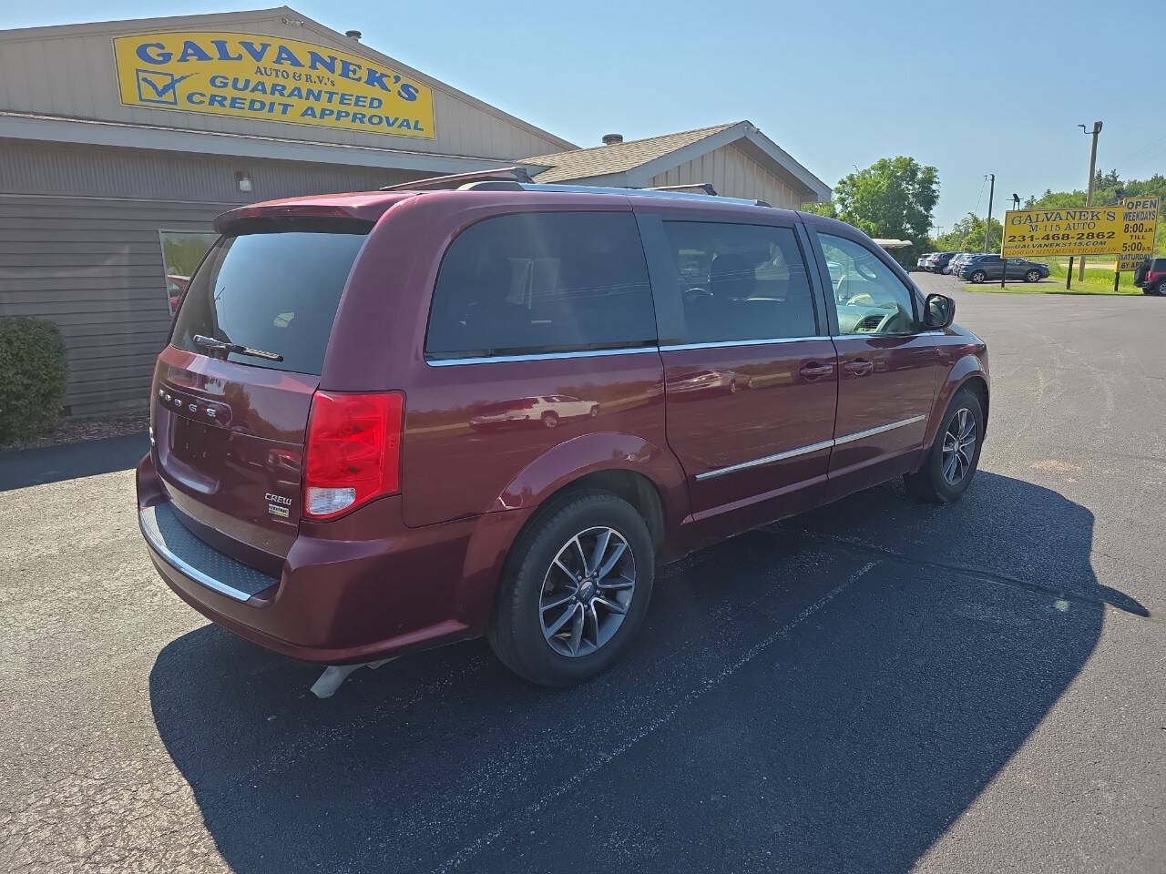 Used 2017 Dodge Grand Caravan Crew FWD image 6