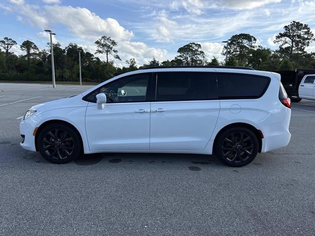 Used 2018 Chrysler Pacifica Touring-L Plus FWD image 6