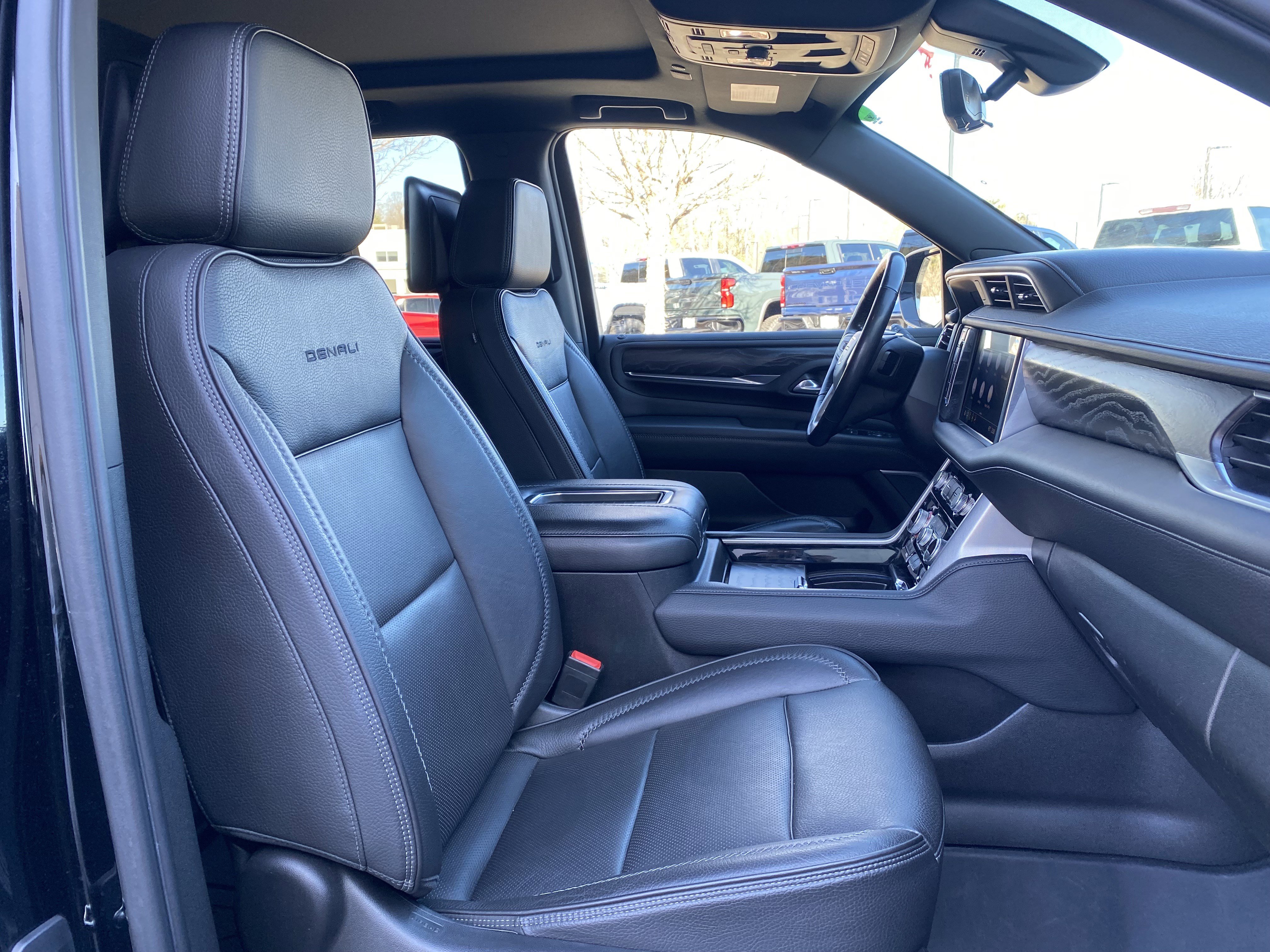 Used 2021 GMC Yukon Denali w/ Denali Premium Package image 38