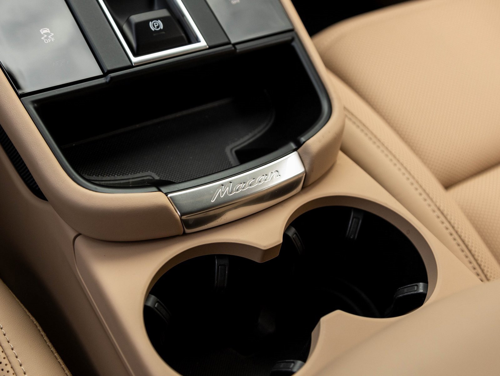 Used 2025 Porsche Macan image 28