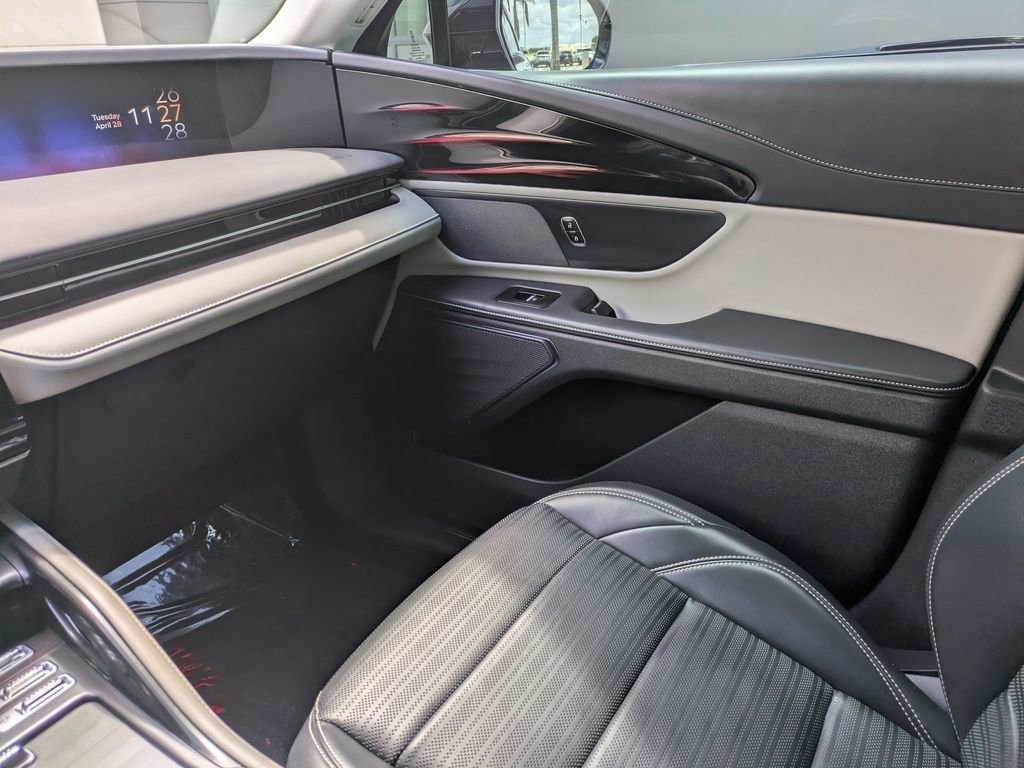 Certified 2024 Lincoln Nautilus Reserve AWD/4WD image 19